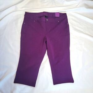 Lane Bryant NWT Skinny Capri Size 22 Eggplant Color